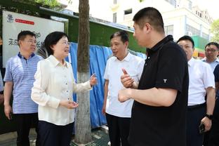 Hình phạt tranh cãi hàng năm: Tiêu chuẩn bóng tay mê hoặc VAR trở thành tiêu điểm, Hồ Phách áp đảo quần hùng được bầu làm tăng sĩ mù hàng năm